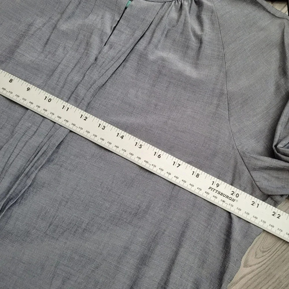Liz Claiborne Women's Tunic Blouse Top Size L Gray Rayon Solid Long Sleeves - Picture 7 of 8